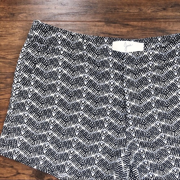 Joie • Merci shorts geometric patterned black white print silk linen chevron - Picture 5 of 11
